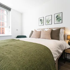 Charming In The Heart Of Vibrant Apartment