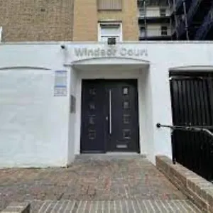 Innit Windsor Apartment
