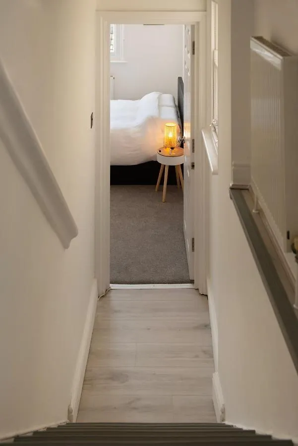 Central 2Br Modern Apartment 5Mins To Train Station Brighton